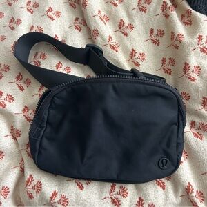 lululemon everywhere belt bag